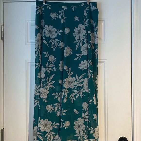 Ann Taylor Loft Green and White Floral Skirt Size 14 - Picture 1 of 7